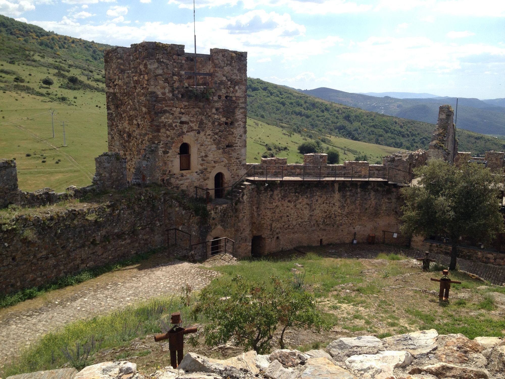Discover the Amazing Castillo de Cornatel in Spain